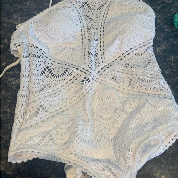 Elegant White Lace One-Piece Swimsuit - Picture 6 of 7